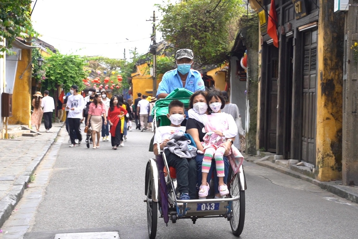 Hội An đón mỗi ngày khoảng một vạn lượt khách tham quan - 5 Hội An đón mỗi ngày khoảng một vạn lượt khách tham quan - 5