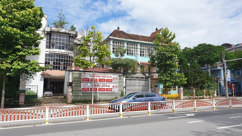 Nhiều nhà công sản cũ sau chuyển đổi bị bỏ hoang trên đất vàng Lào Cai - 1 Nhiều nhà công sản cũ sau chuyển đổi bị bỏ hoang trên đất vàng Lào Cai - 1