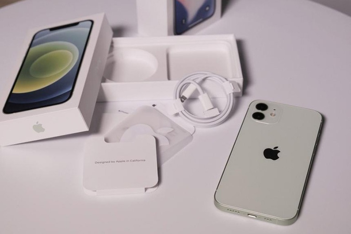 Apple kiếm hơn 6,5 tỷ USD từ việc loại bỏ bộ sạc và tai nghe - 1 Apple kiếm hơn 6,5 tỷ USD từ việc loại bỏ bộ sạc và tai nghe - 1