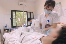 Pháo tự chế phát nổ, học sinh 17 tuổi nát bét bàn tay