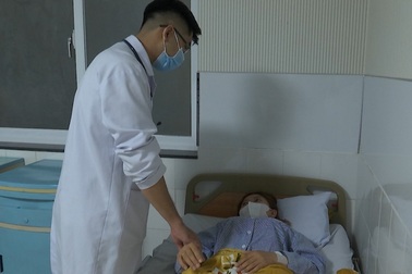 Gần 50 du khách nghi bị ngộ độc khi du lịch Phan Thiết