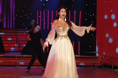 Minh Hằng tái xuất với sân khấu ca nhạc