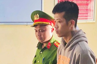 Bị đâm trọng thương vì đi tiểu trước nhà người khác