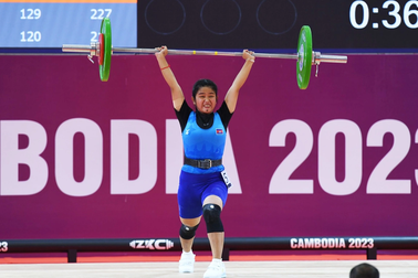 Đô cử Campuchia nâng tạ hơn 30kg vẫn giành HCĐ SEA Games