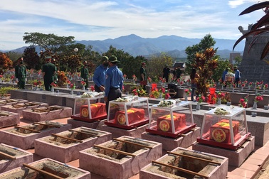 Truy điệu, an táng 21 hài cốt liệt sĩ hy sinh tại Lào và Campuchia