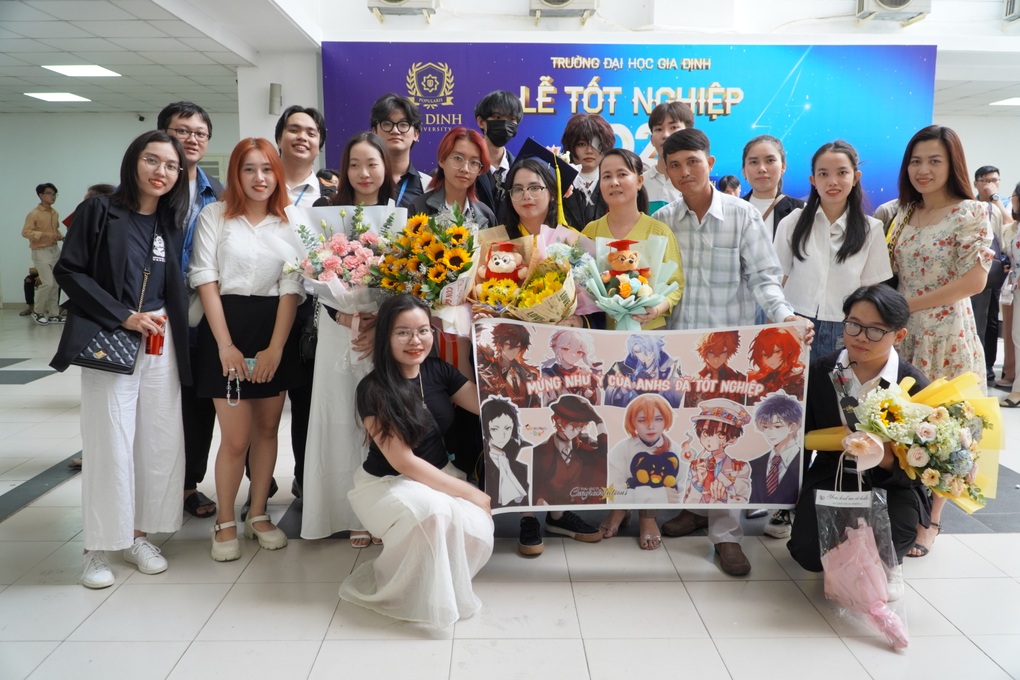 Nữ sinh kết nón hoa tốt nghiệp độc đáo, chưa ra trường đã có việc làm - 1 Nữ sinh kết nón hoa tốt nghiệp độc đáo, chưa ra trường đã có việc làm - 1