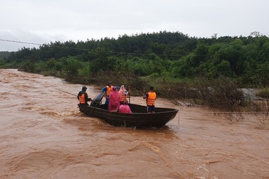 4 người chết và mất tích vì mưa lũ nặng nề