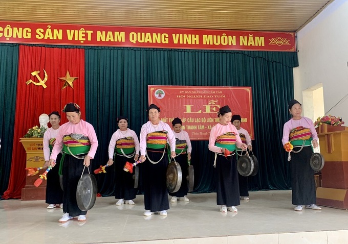 Văn nghệ chào mừng lễ ra mắt CLBLTHTGN thôn Thanh Tâm, xã Cẩm Tâm, huyện Cẩm Thủy.