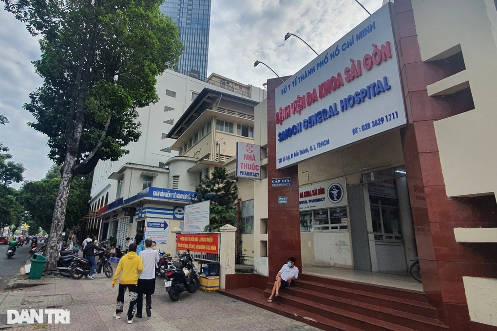 3 nạn nhân bị nhánh cây ở công viên Tao Đàn gãy đè lên người hiện ra sao? - 2 3 nạn nhân bị nhánh cây ở công viên Tao Đàn gãy đè lên người hiện ra sao? - 2
