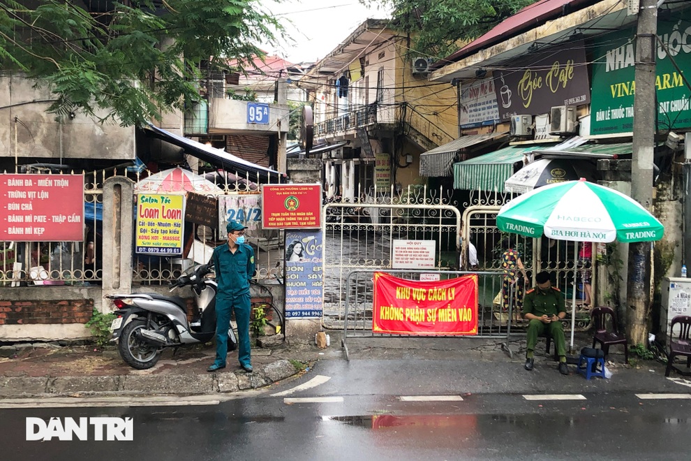 Hà Nội xét nghiệm cho 40 người liên quan đến nhà thuốc có F0 ở 95 Láng Hạ - 1