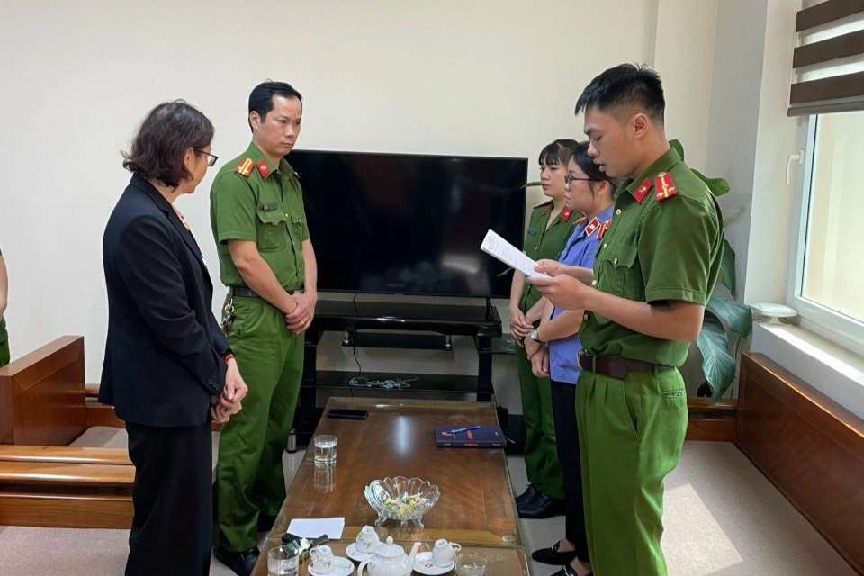 Prisão do diretor da subsidiária da Bao Viet Insurance - 1 Bắt giám đốc công ty con của Bảo hiểm Bảo Việt - 1