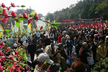 Gò Đống Đa khai hội trong tiết xuân đẹp