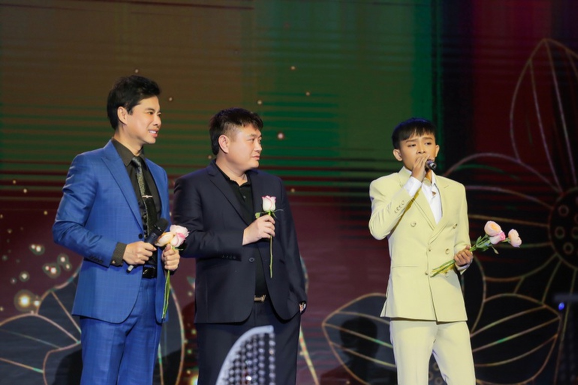 Hồ Văn Cường nói gì trước tin đồn cát-sê 200 triệu đồng mỗi show? - 3 Hồ Văn Cường nói gì trước tin đồn cát-sê 200 triệu đồng mỗi show? - 3