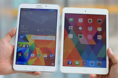 Galaxy Tab 4 8.0” và iPad Mini đọ dáng