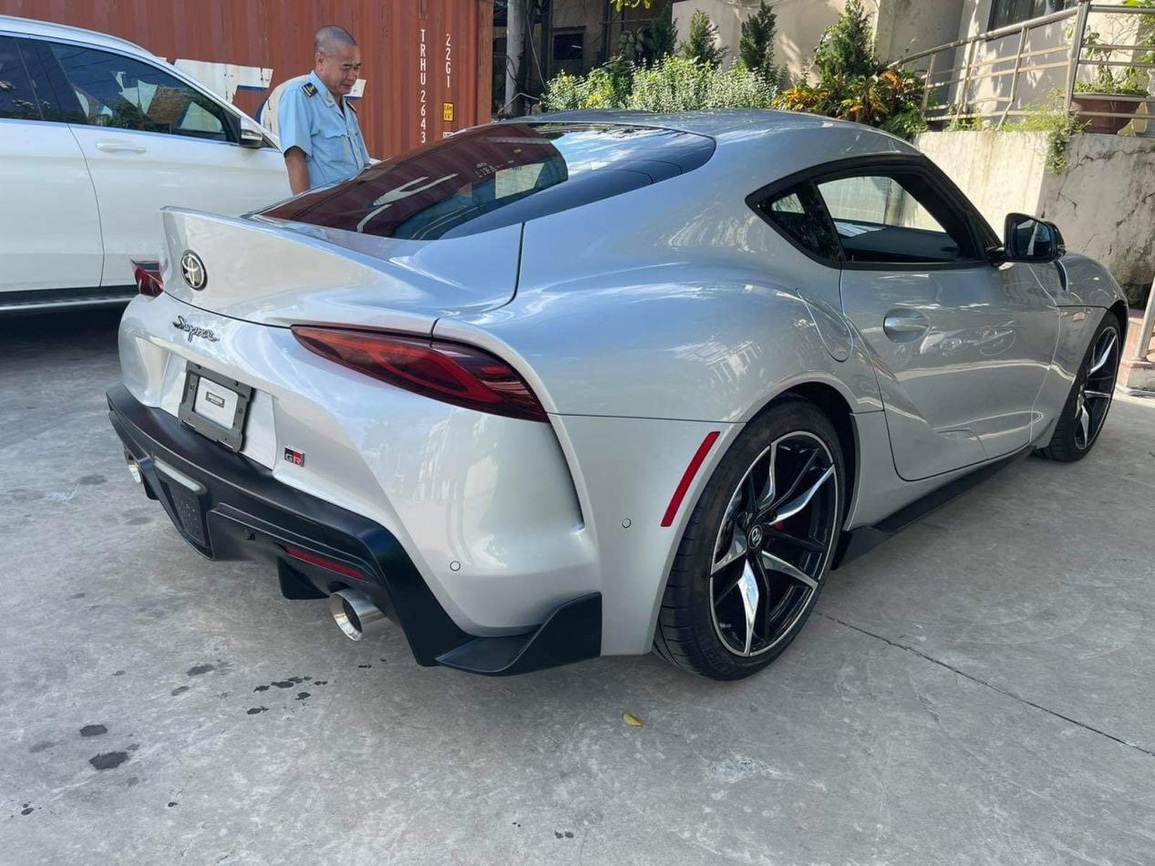 Xót xa hình ảnh Toyota GR Supra độc nhất Việt Nam dầm mưa dãi nắng - 6 Xót xa hình ảnh Toyota GR Supra độc nhất Việt Nam dầm mưa dãi nắng - 6