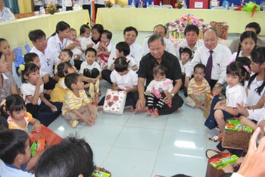 “Ngôi  nhà của bé” - Tết thiếu nhi cho trẻ em có HIV