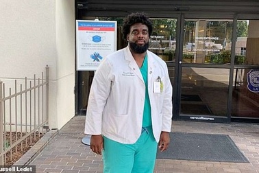 Nhân viên bảo vệ trở thành sinh viên y dược, tham gia chống dịch Covid-19