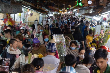 "Ngộp thở" ở chợ hoa lớn nhất TPHCM ngày giáp Tết