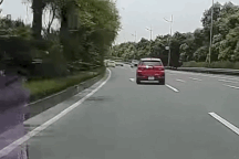 Ô tô đi lùi trên đường cao tốc, cộng đồng mạng ngóng phạt nguội