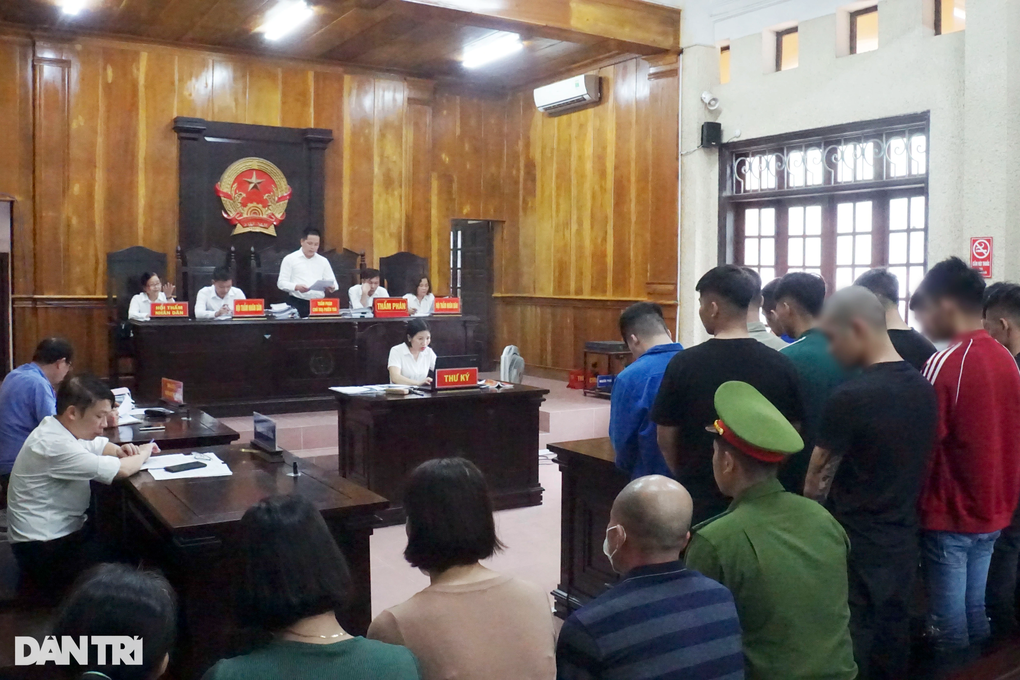 Nhóm thanh niên lĩnh án vì dàn quân cầm gạch ném chết người - 1