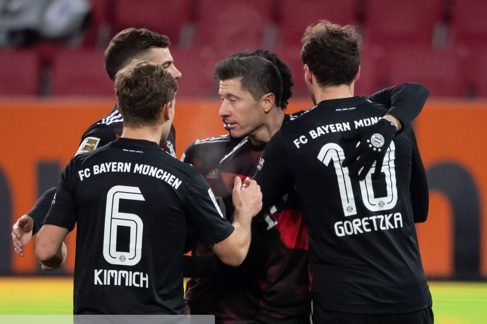 Lewandowski tỏa sáng, Bayern Munich giữ vững ngôi đầu Bundesliga - 2 Lewandowski tỏa sáng, Bayern Munich giữ vững ngôi đầu Bundesliga - 2