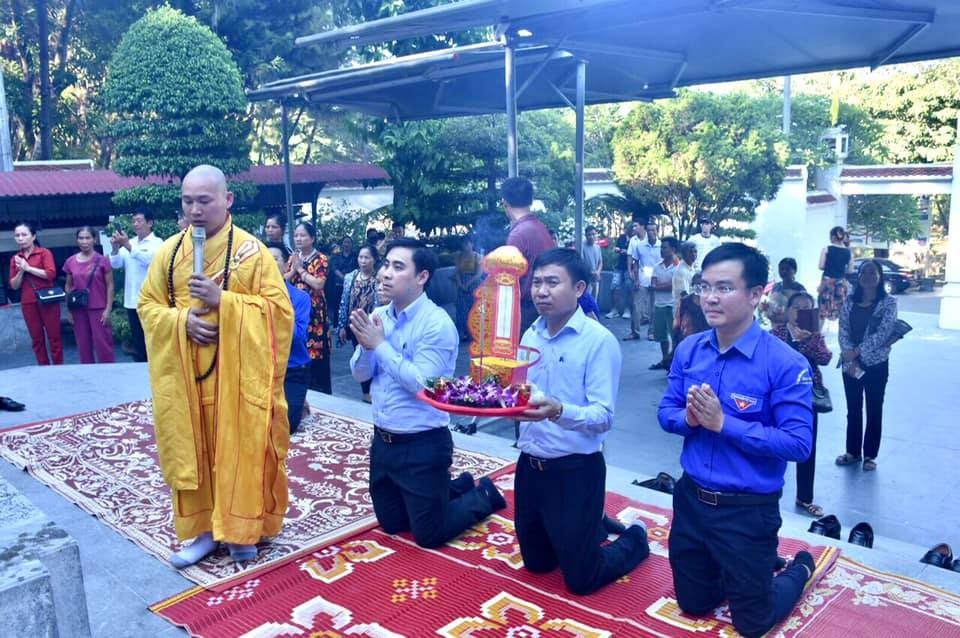Trang trọng lễ giỗ 10 nữ liệt sĩ thanh niên xung phong Ngã ba Đồng Lộc - 4 Trang trọng lễ giỗ 10 nữ liệt sĩ thanh niên xung phong Ngã ba Đồng Lộc - 4