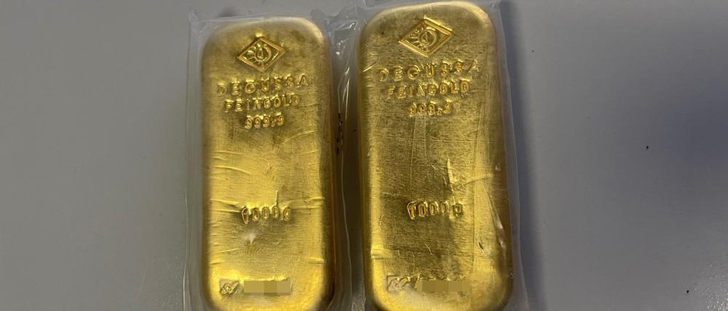 Anh chàng ở Đức bất ngờ tìm thấy số vàng nặng 2kg khi dọn nhà - 1 Anh chàng ở Đức bất ngờ tìm thấy số vàng nặng 2kg khi dọn nhà - 1