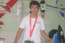 Chàng sinh viên 9X mê sáng chế máy bay mô hình
