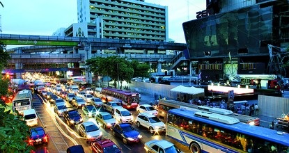 Thái Lan gia hạn lệnh giới nghiêm, phát lệnh bắt Thaksin tội khủng bố 