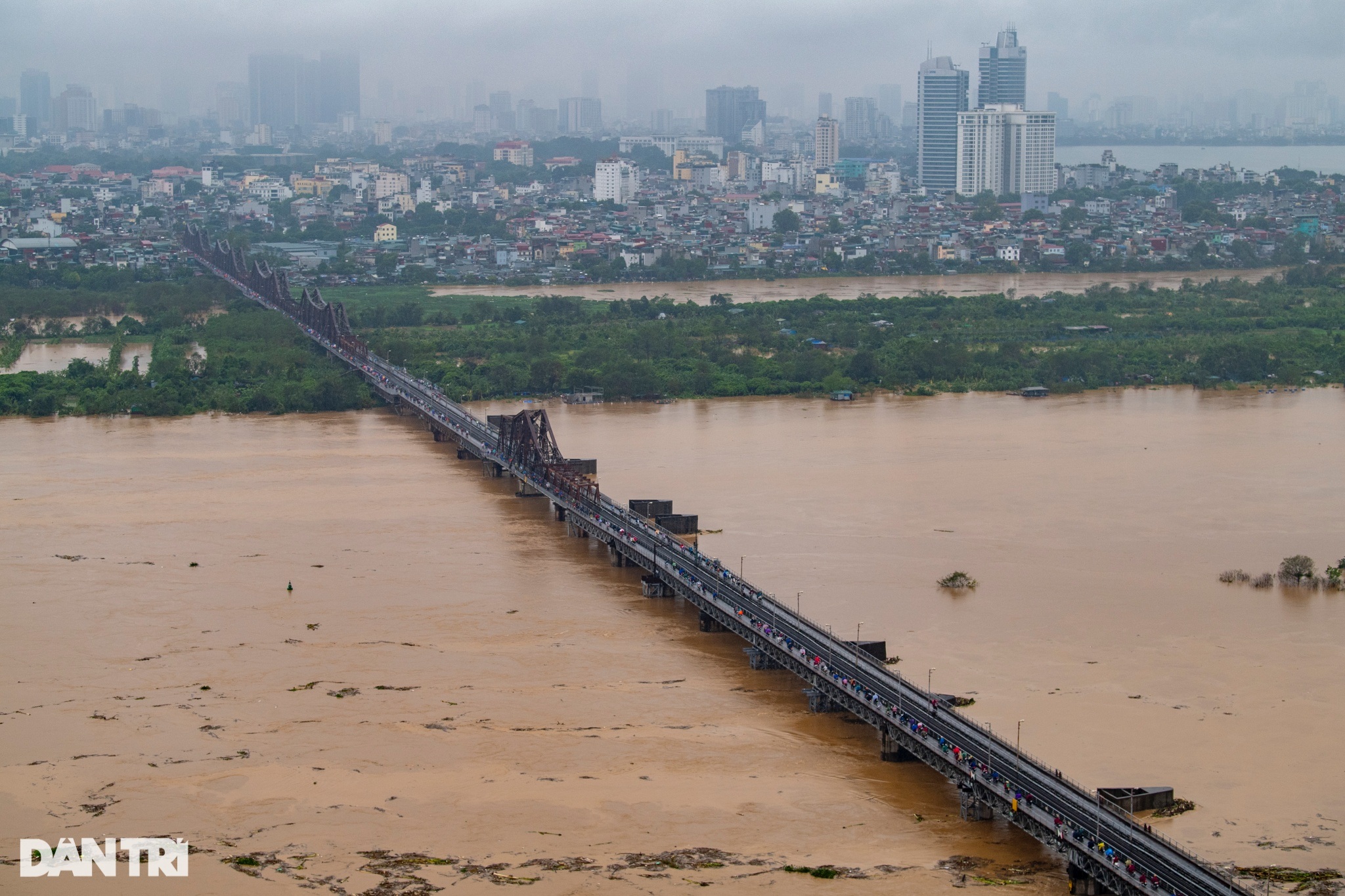 Cấm cầu Long Biên, hàng nghìn phương tiện nối đuôi nhau đi cầu Chương Dương - 2