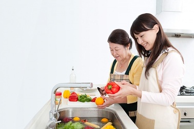 Bố mẹ chồng khó tính và... bí quyết thu phục “nhớ đời” của nàng dâu