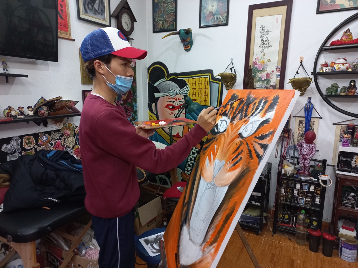 Thợ xăm hình bỏ tiền túi vẽ tranh, biến ngõ nhỏ thành điểm checkin cực chất - 2 Thợ xăm hình bỏ tiền túi vẽ tranh, biến ngõ nhỏ thành điểm checkin cực chất - 2