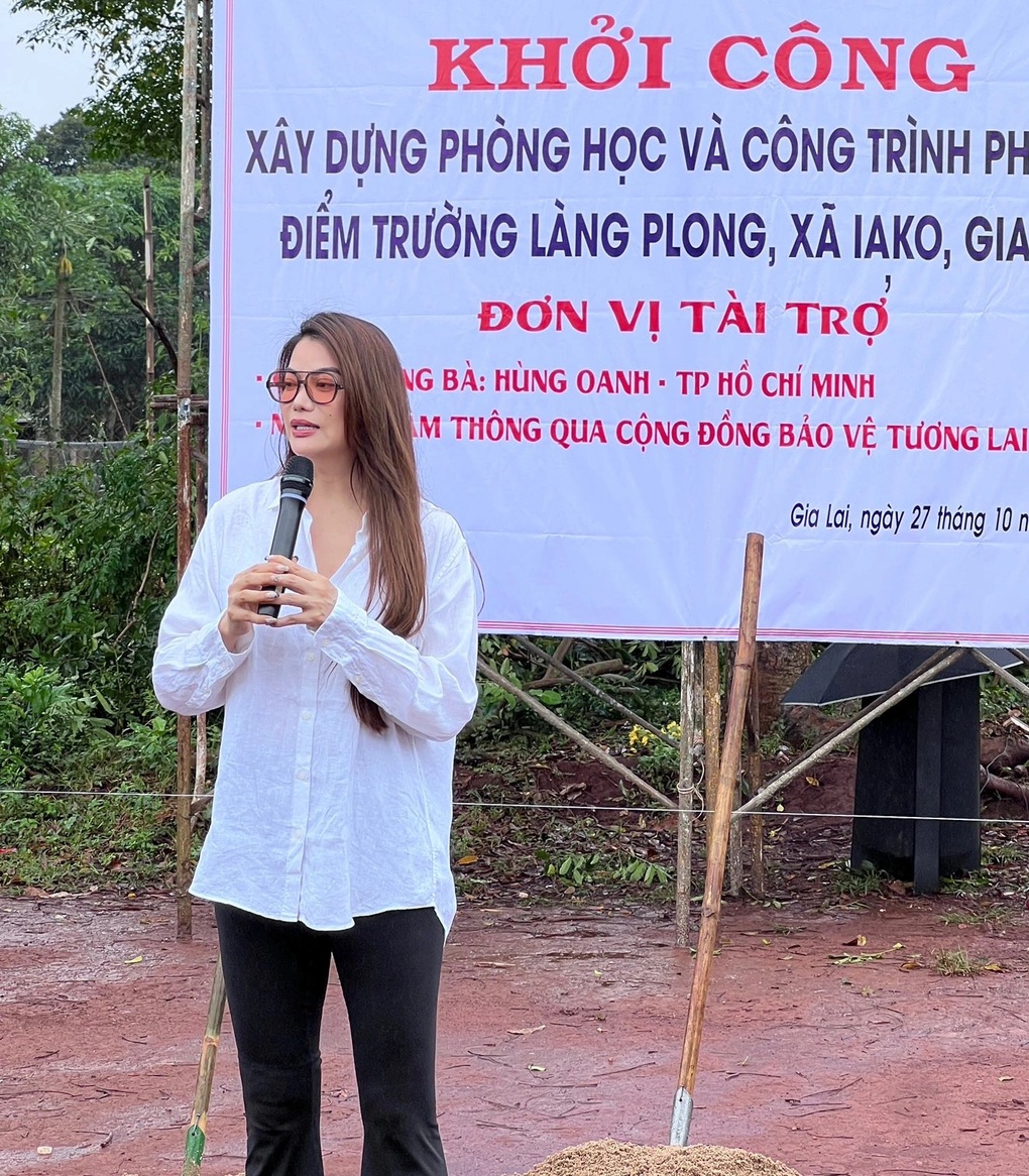 Cuộc sống Trương Ngọc Ánh trước khi bị bắt: Vẫn dự tiệc, gặp gỡ bạn bè - 1 Cuộc sống Trương Ngọc Ánh trước khi bị bắt: Vẫn dự tiệc, gặp gỡ bạn bè - 1
