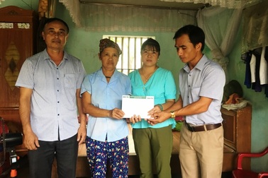 Bạn đọc Dân trí hỗ trợ người đàn ông bị tai nạn chấn thương sọ não số tiền gần 34 triệu đồng