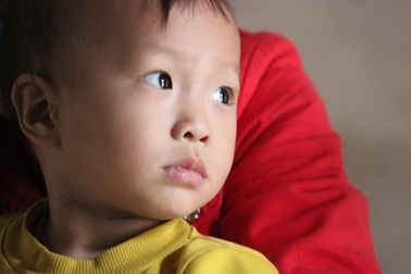 Xót xa bé gần 2 tuổi bị ung thư máu, bố lại bị tai nạn nằm liệt giường