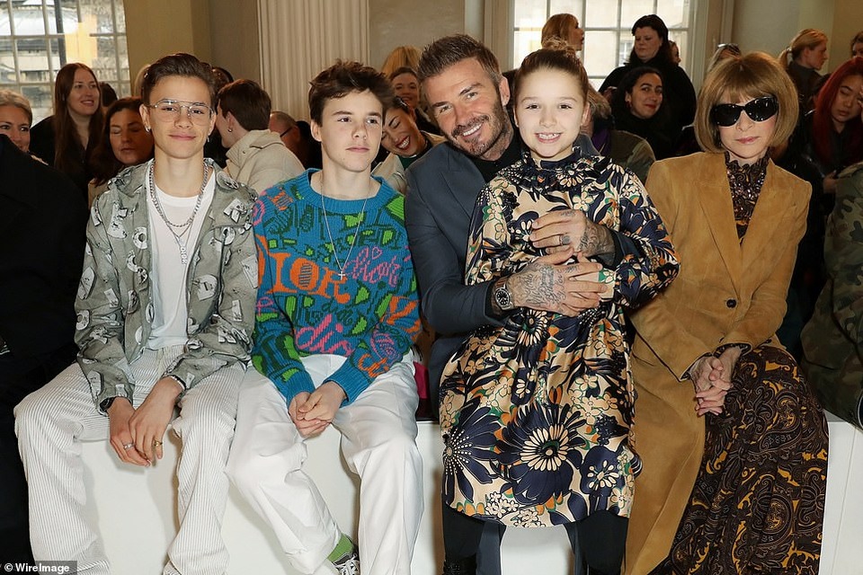 David Beckham đưa các con dự buổi ra mắt bộ sưu tập mới của Victoria - 12 David Beckham đưa các con dự buổi ra mắt bộ sưu tập mới của Victoria - 12
