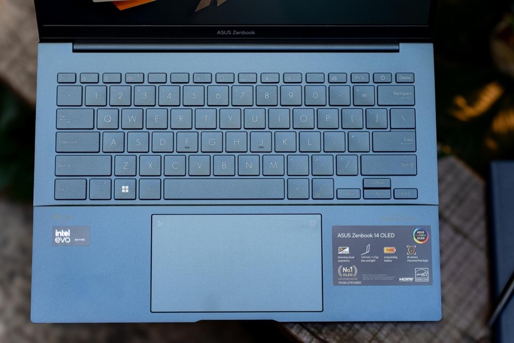 Zenbook 14 OLED tiên phong trang bị CPU Intel Core Ultra tích hợp AI tại Việt Nam - 5 Zenbook 14 OLED tiên phong trang bị CPU Intel Core Ultra tích hợp AI tại Việt Nam - 5
