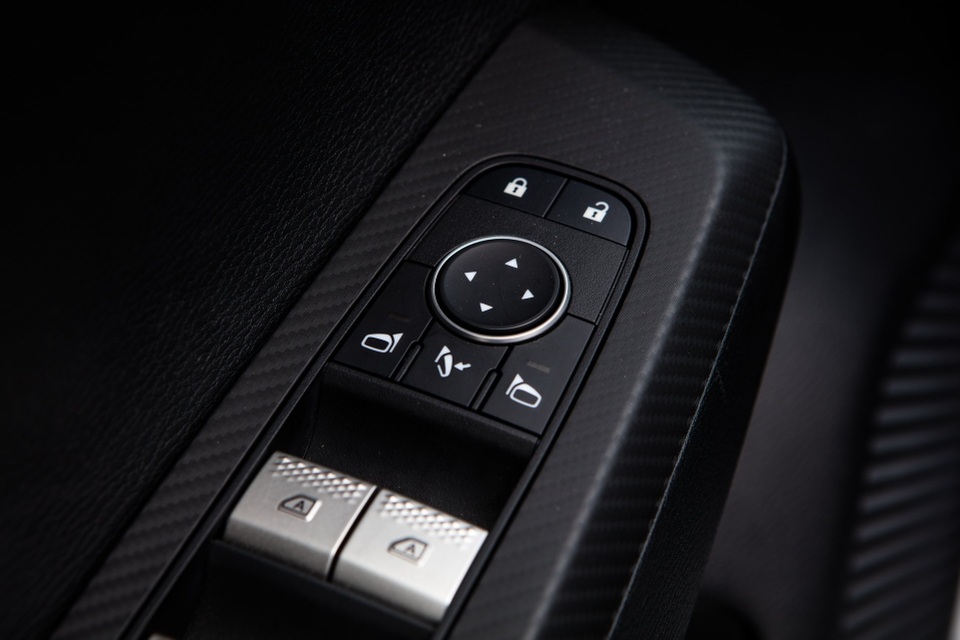 Mitsubishi Outlander 2022 ghi điểm về thiết kế, bị trừ điểm động cơ - 35 Mitsubishi Outlander 2022 ghi điểm về thiết kế, bị trừ điểm động cơ - 35