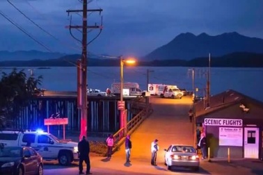 Thuyền du lịch chìm ngoài khơi Canada, ít nhất 4 người chết