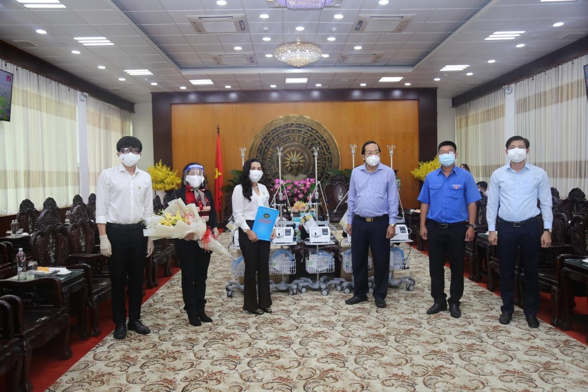 Doanh nhân Đặng Thị Kim Oanh được vinh danh Nhân vật truyền cảm hứng 2021 - 2 Doanh nhân Đặng Thị Kim Oanh được vinh danh Nhân vật truyền cảm hứng 2021 - 2