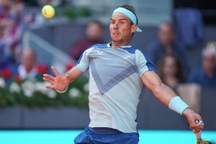 Nadal vất vả, Djokovic không tốn "giọt mồ hôi" vào tứ kết Madrid Open