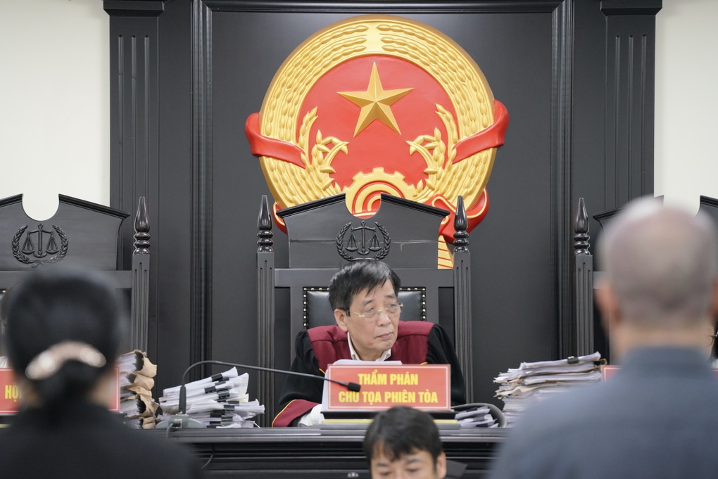 Cuộc chiến đất vàng Bà Triệu: Cuộc tranh cãi của vợ chồng bị cáo - 3 Cuộc chiến đất vàng Bà Triệu: Cuộc tranh cãi của vợ chồng bị cáo - 3