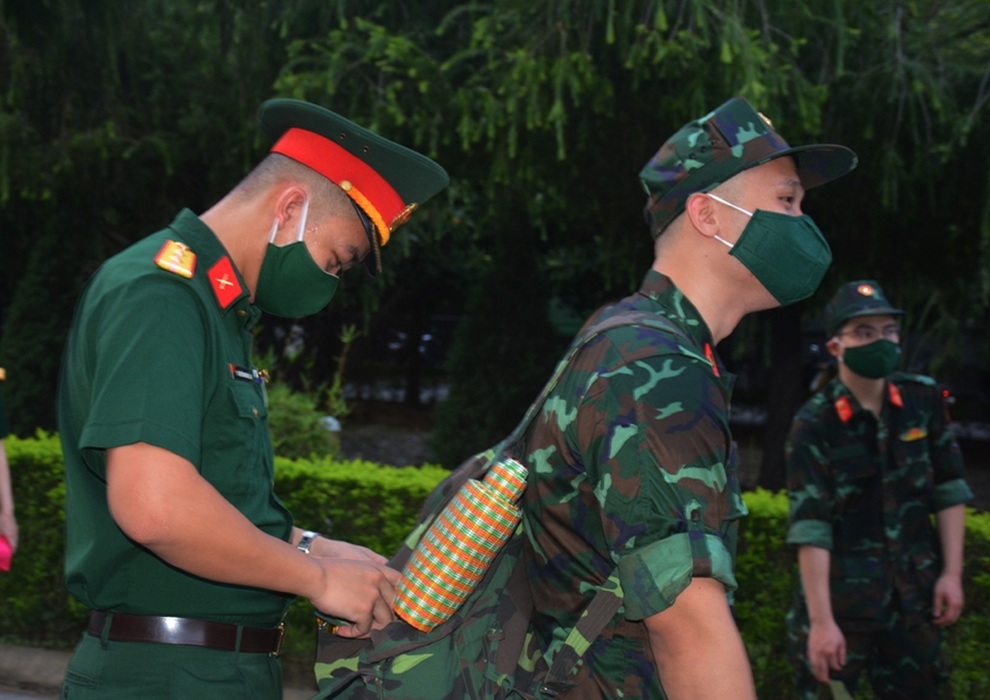 Tiếp tục tăng cường thầy thuốc quân y chi viện miền Nam chống dịch - 3 Tiếp tục tăng cường thầy thuốc quân y chi viện miền Nam chống dịch - 3