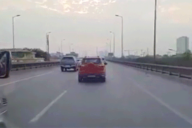 Lái xe cướp đường, vượt bằng làn khẩn cấp - Chuyện bao giờ hết?