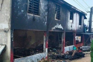 Cháy nhà ngày mùng một Tết, một bé trai tử vong thương tâm
