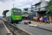 Xe khách chạy sát lề quốc lộ 1, cán người phụ nữ tử vong ở TPHCM