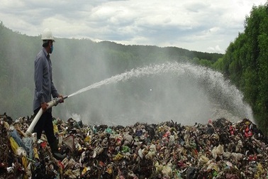 Khẩn trương dập tắt đám cháy âm ỉ tại bãi rác lớn bậc nhất tỉnh