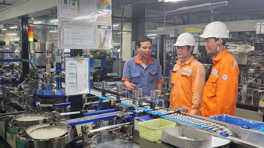 Điện lực TPHCM kêu gọi sử dụng điện tiết kiệm - 2 Điện lực TPHCM kêu gọi sử dụng điện tiết kiệm - 2