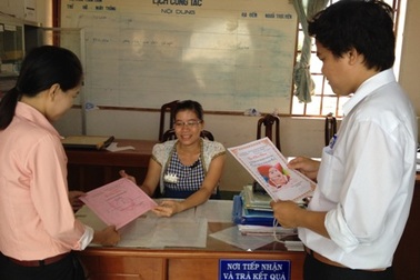 Dân thích... thủ tục hành chính vì có thư chúc mừng!