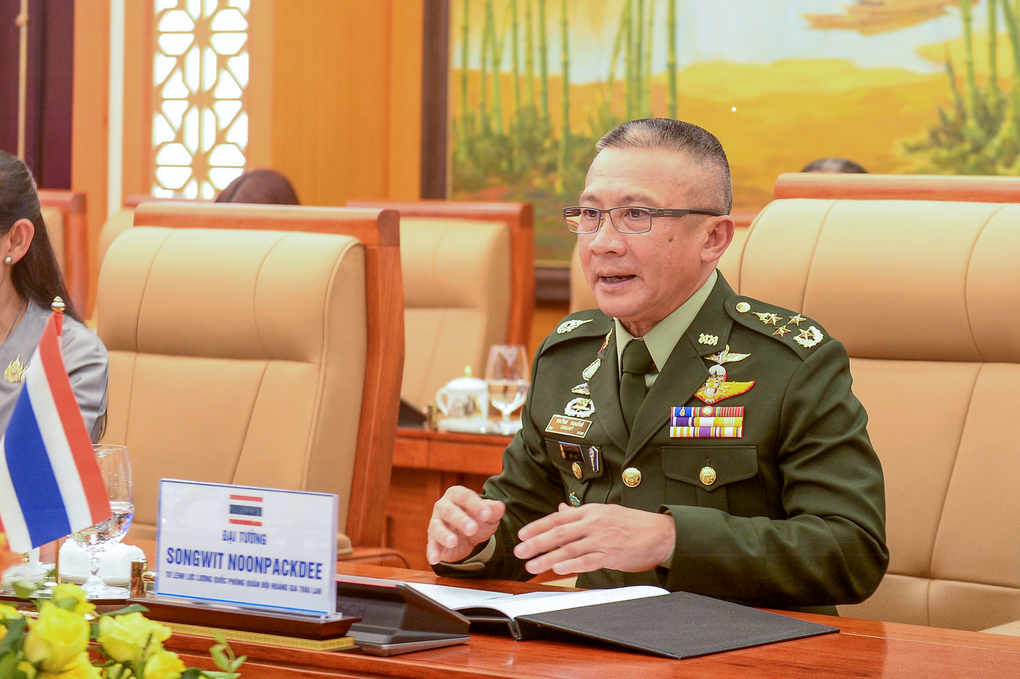 Đại tướng Nguyễn Tân Cương hội đàm Tư lệnh Lực lượng Quốc phòng Thái Lan - 2 Đại tướng Nguyễn Tân Cương hội đàm Tư lệnh Lực lượng Quốc phòng Thái Lan - 2